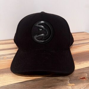 Mitchell & Ness Atlanta Hawks Black Fitted Cap with Black Logo